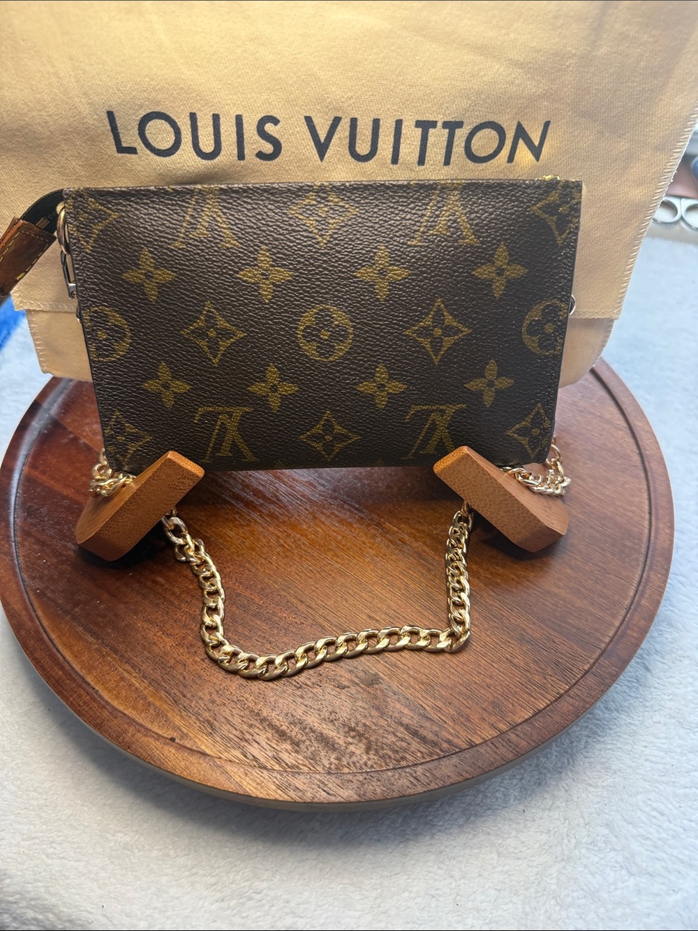 Authentic Louis Vuitton Bucket PM Accessories Pochette with chain and insert.